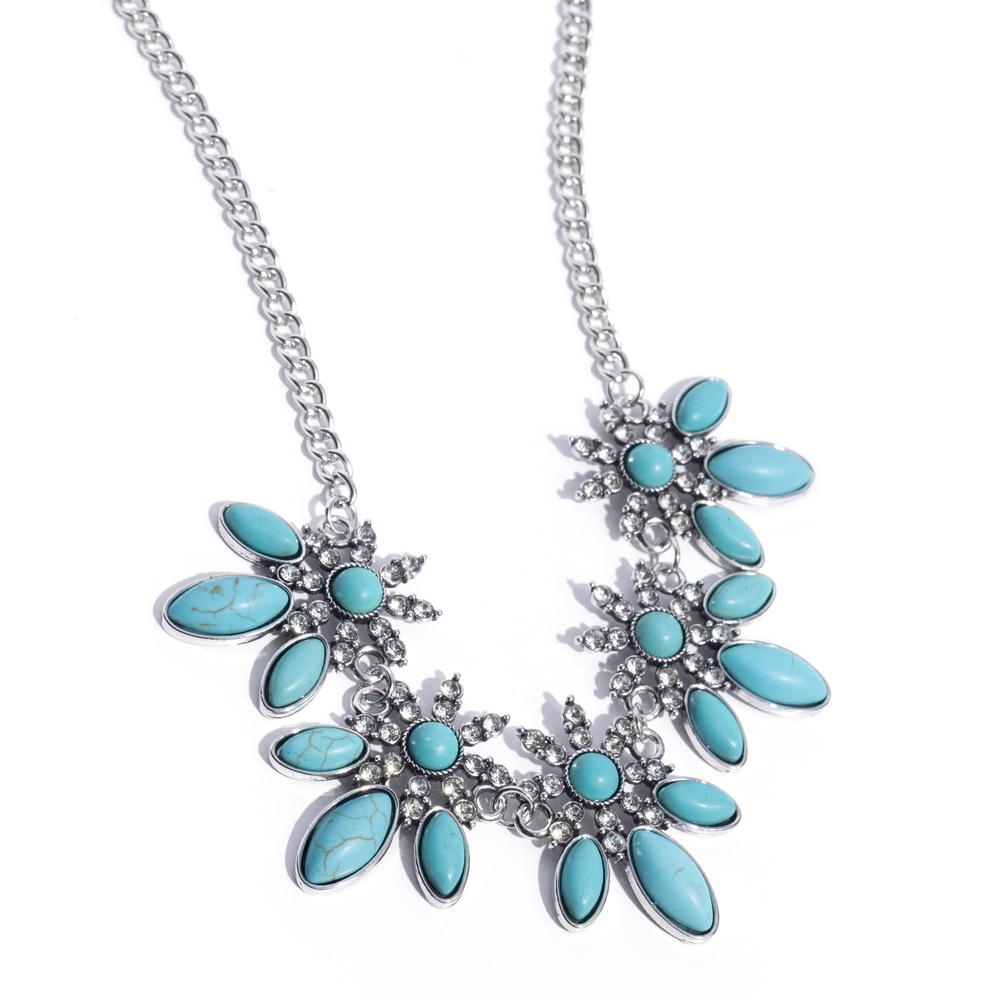 Elegant Silver and Turquoise Necklace Western Revival Blue Fashion Jewelry